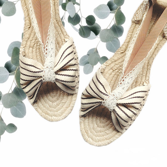 Butterfly espadrilles with lace ribbons.