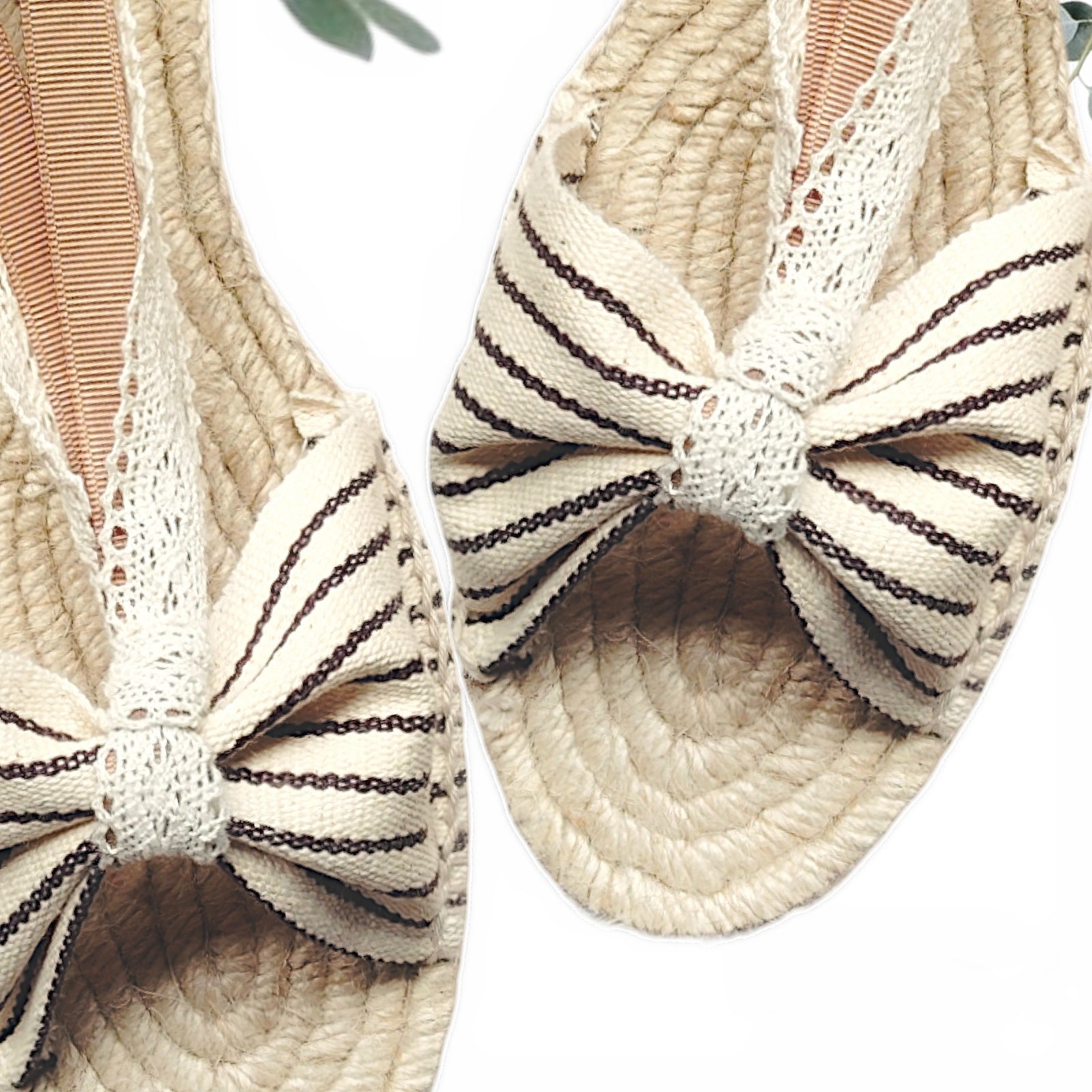Alpargatas mariposa con cintas de encaje