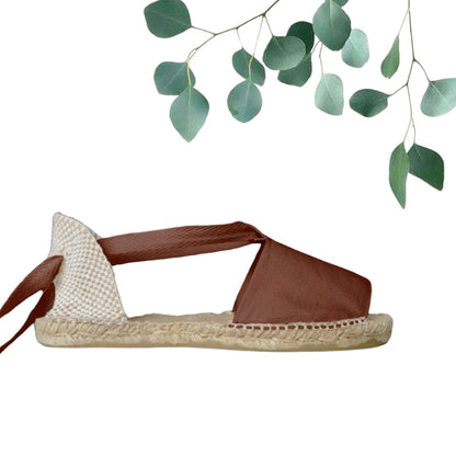 Flat espadrilles with lace ribbons