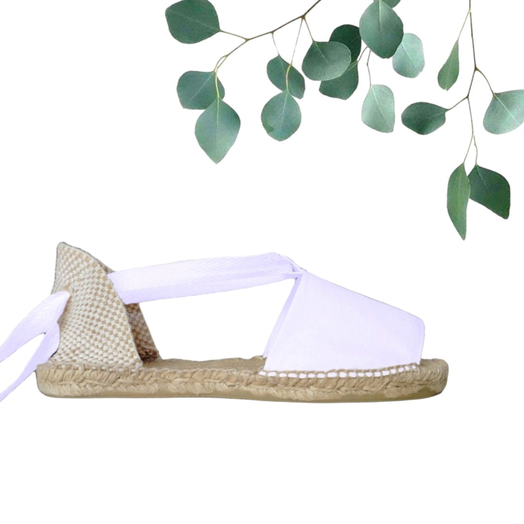 Flat espadrilles with lace ribbons