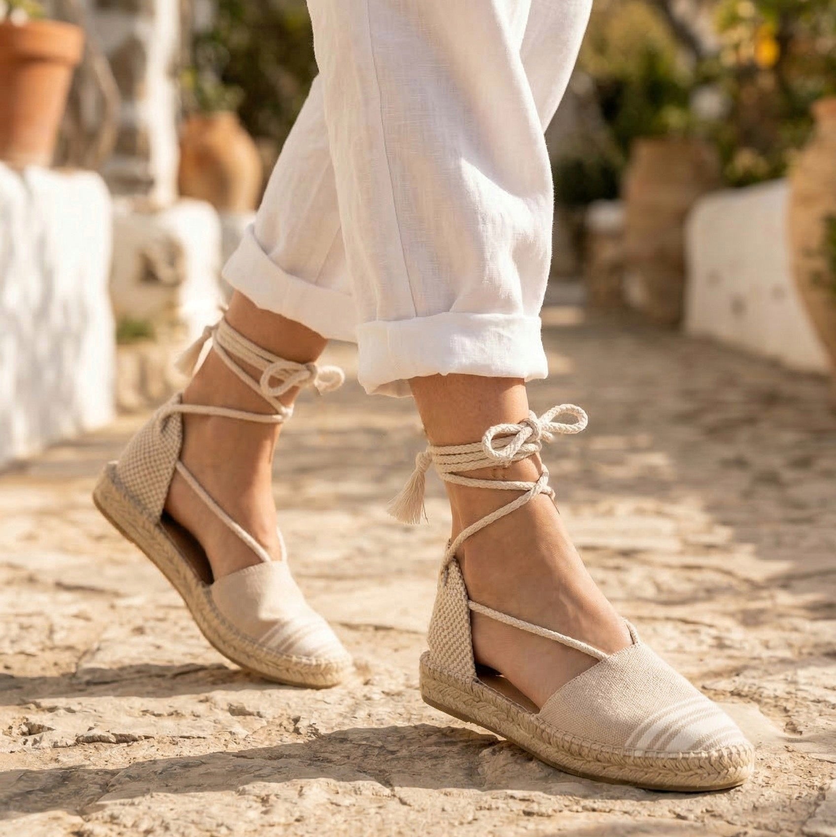 Low wedge with macramé laces