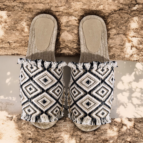 Flat linen sandals
