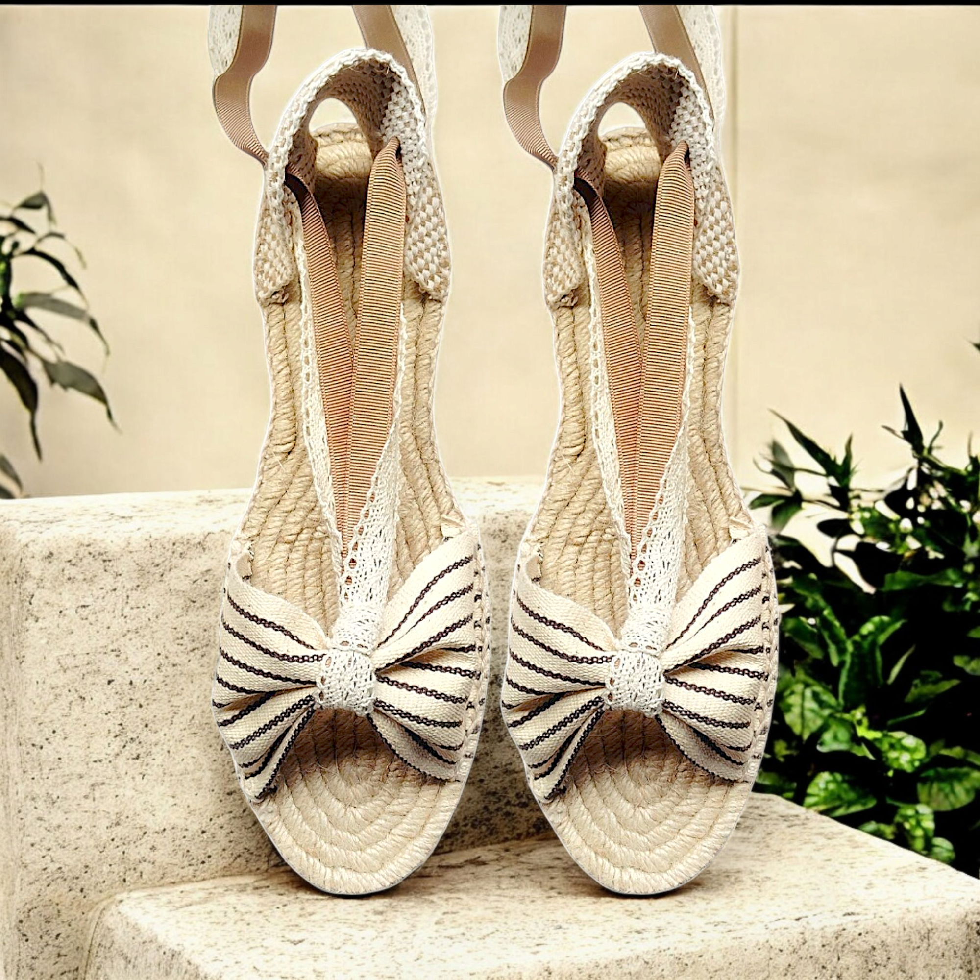 Alpargatas mariposa con cintas de encaje