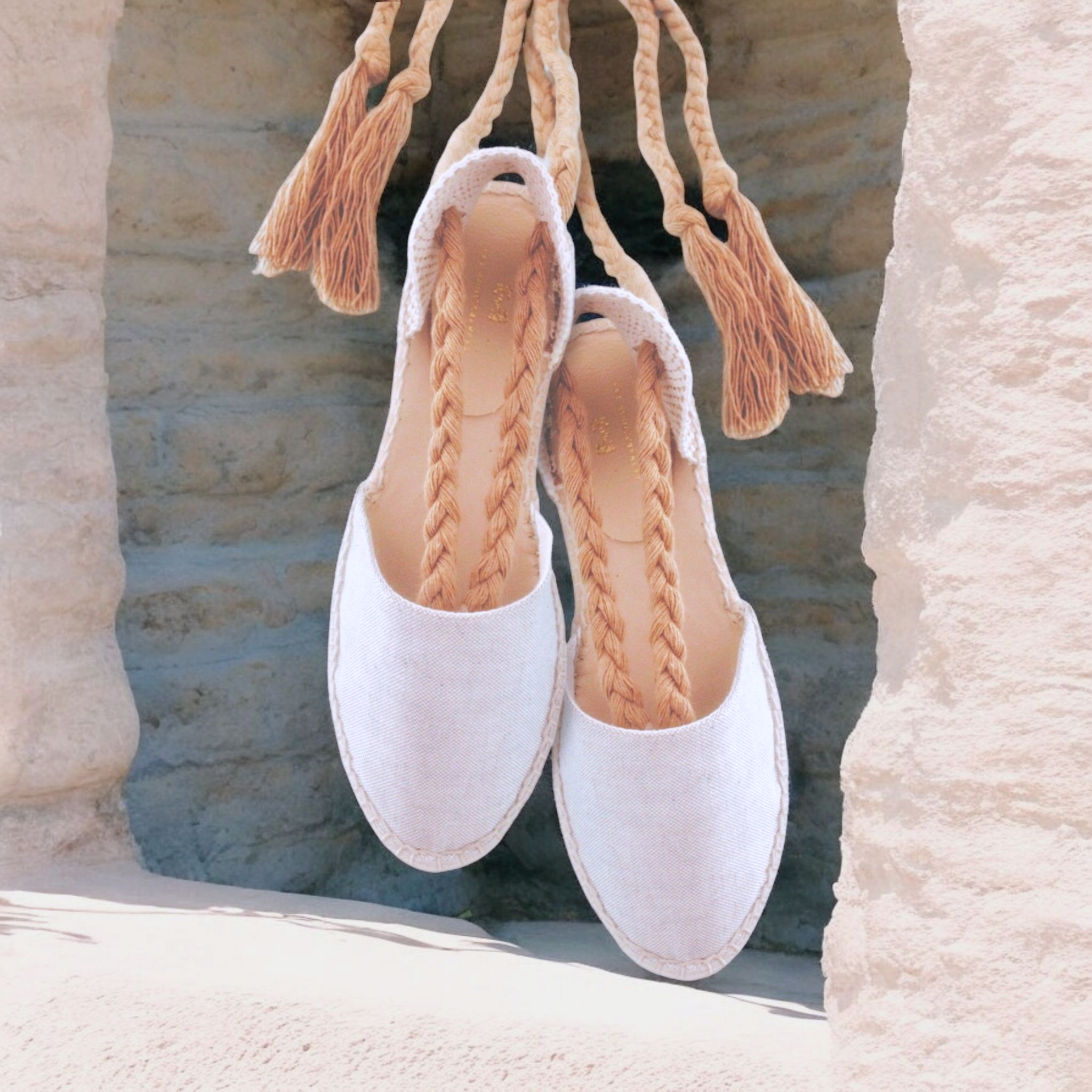 Cuñas con cordones trenzados