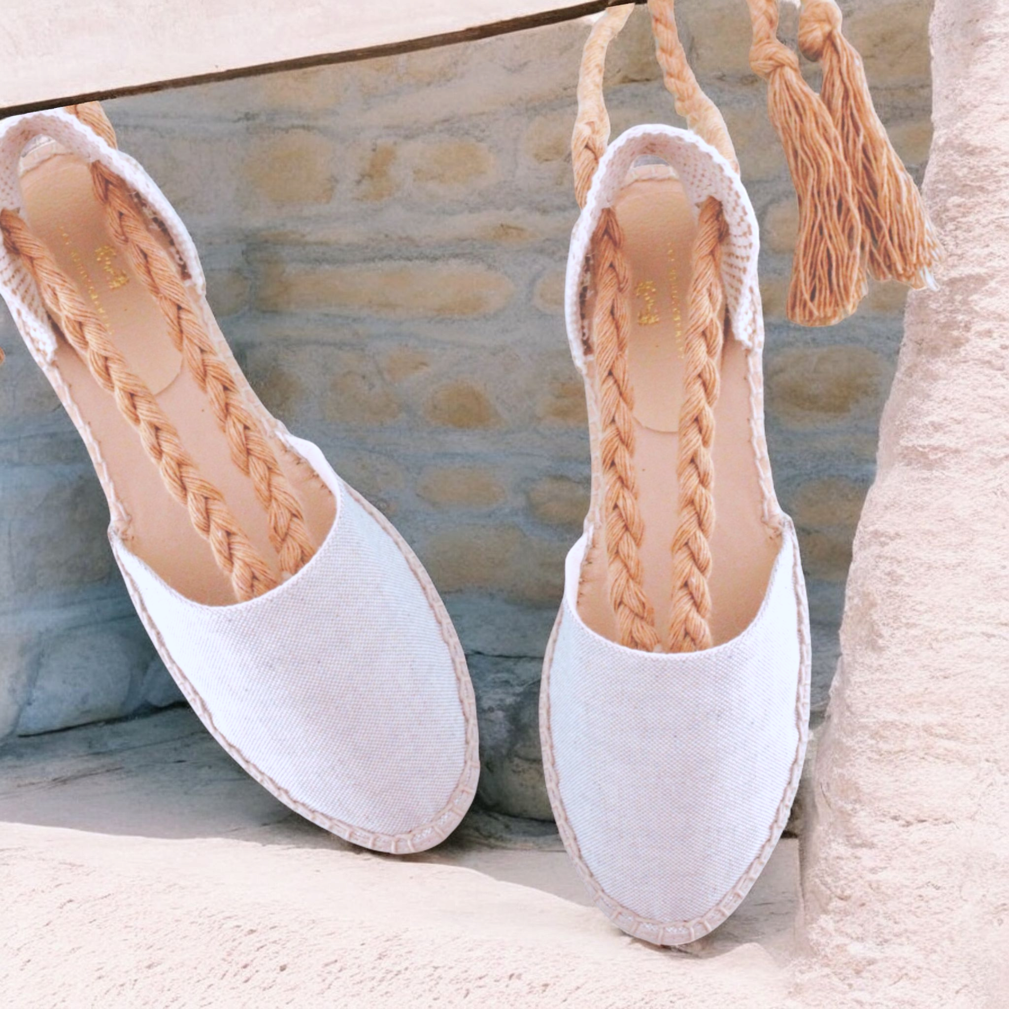 Cuñas con cordones trenzados