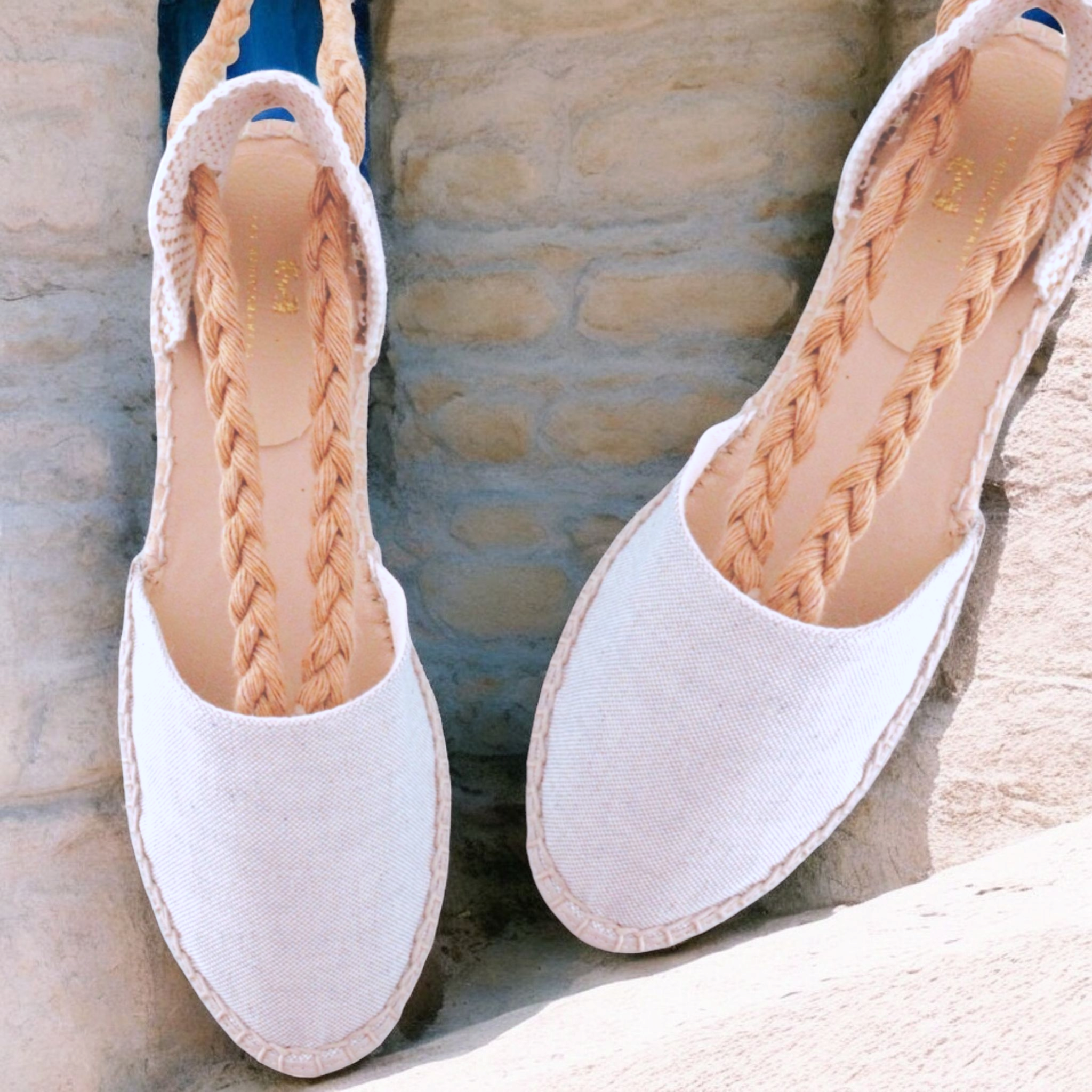 Cuñas con cordones trenzados