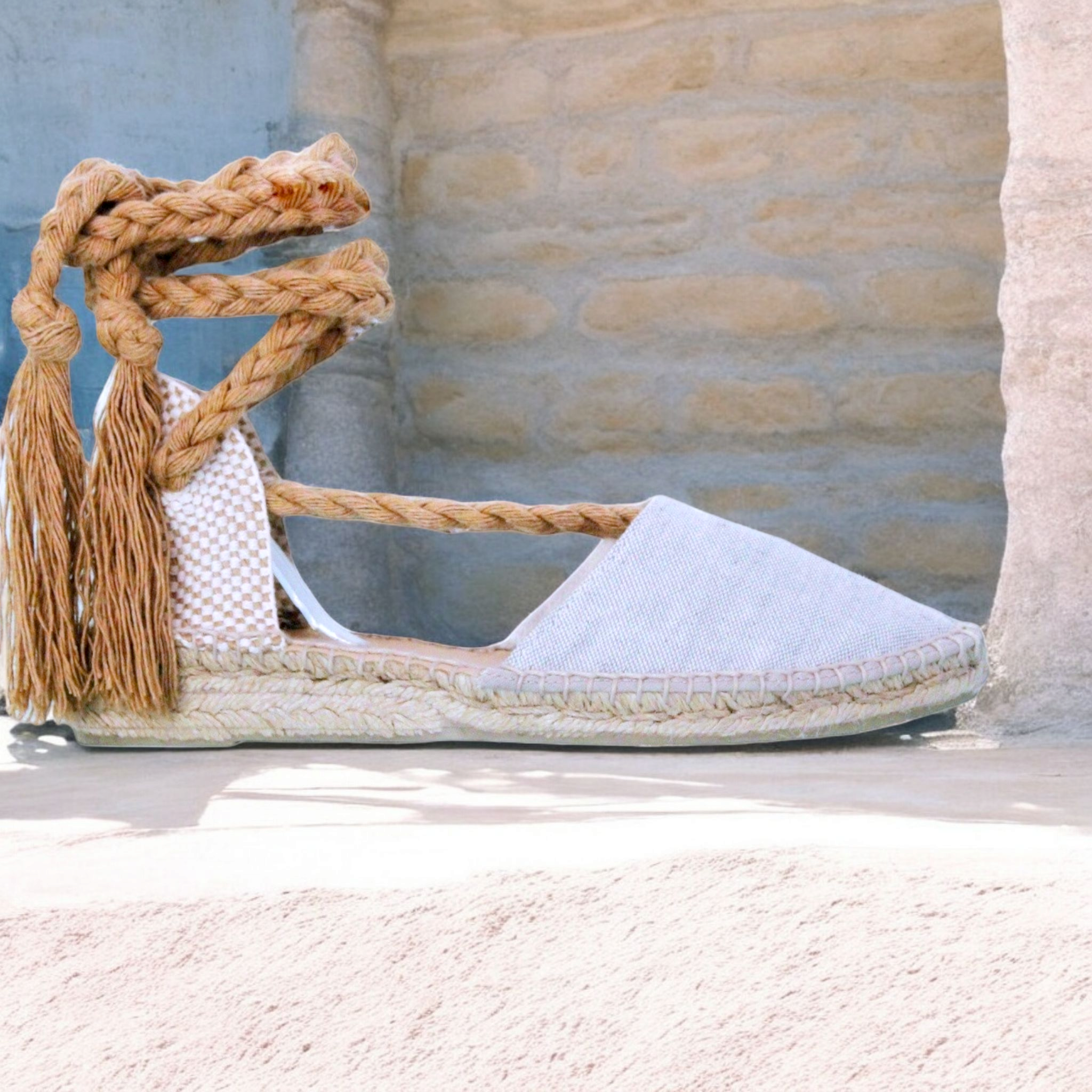 Cuñas con cordones trenzados