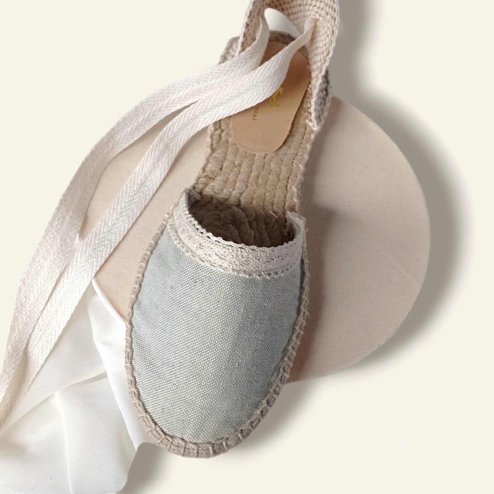 Alpargatas planas con encaje