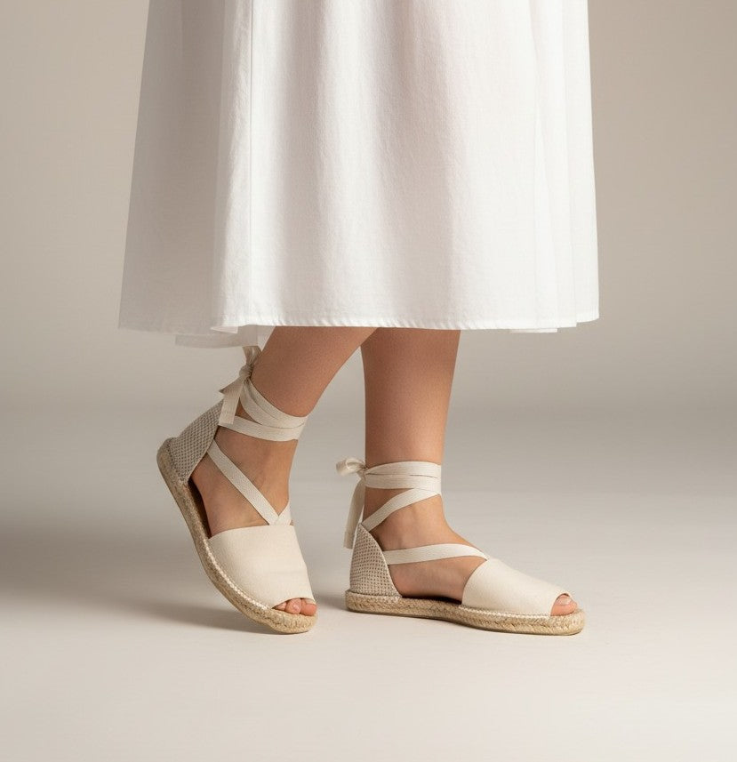 Flat espadrilles with lace ribbons