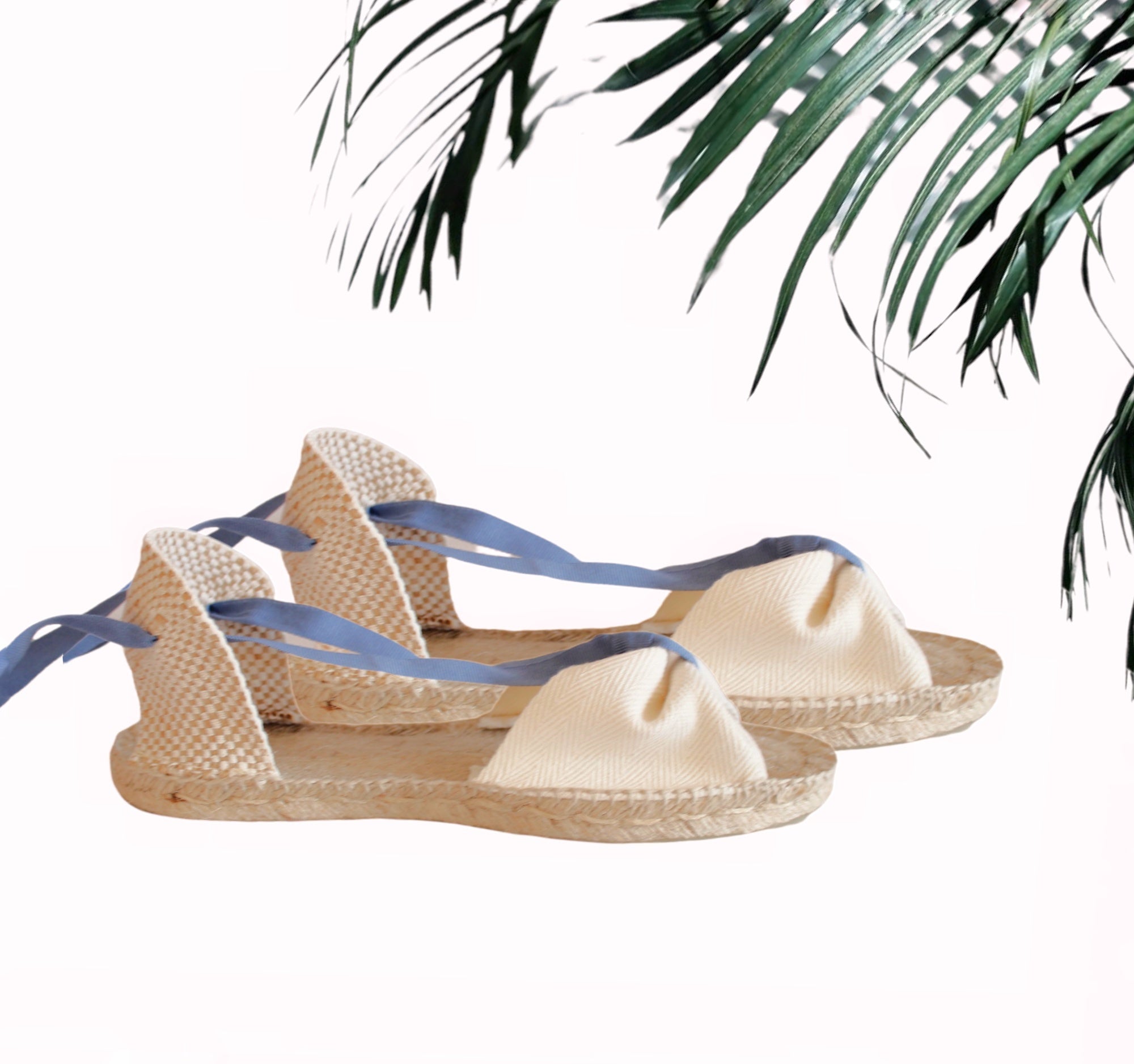 Alpargatas mariposa lona cruda.