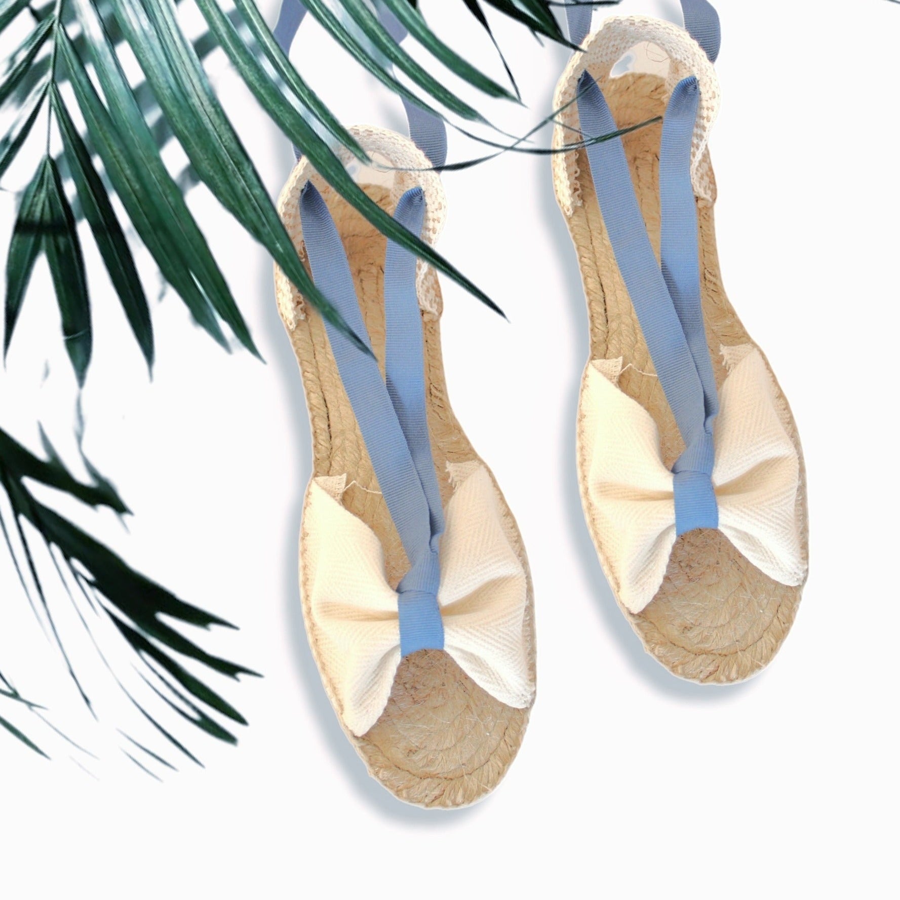 Alpargatas mariposa lona cruda.