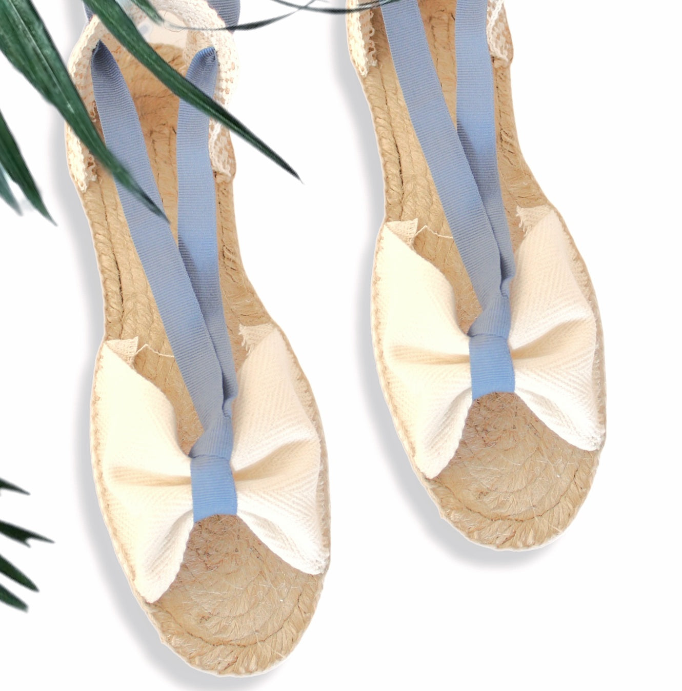 Alpargatas mariposa lona cruda.