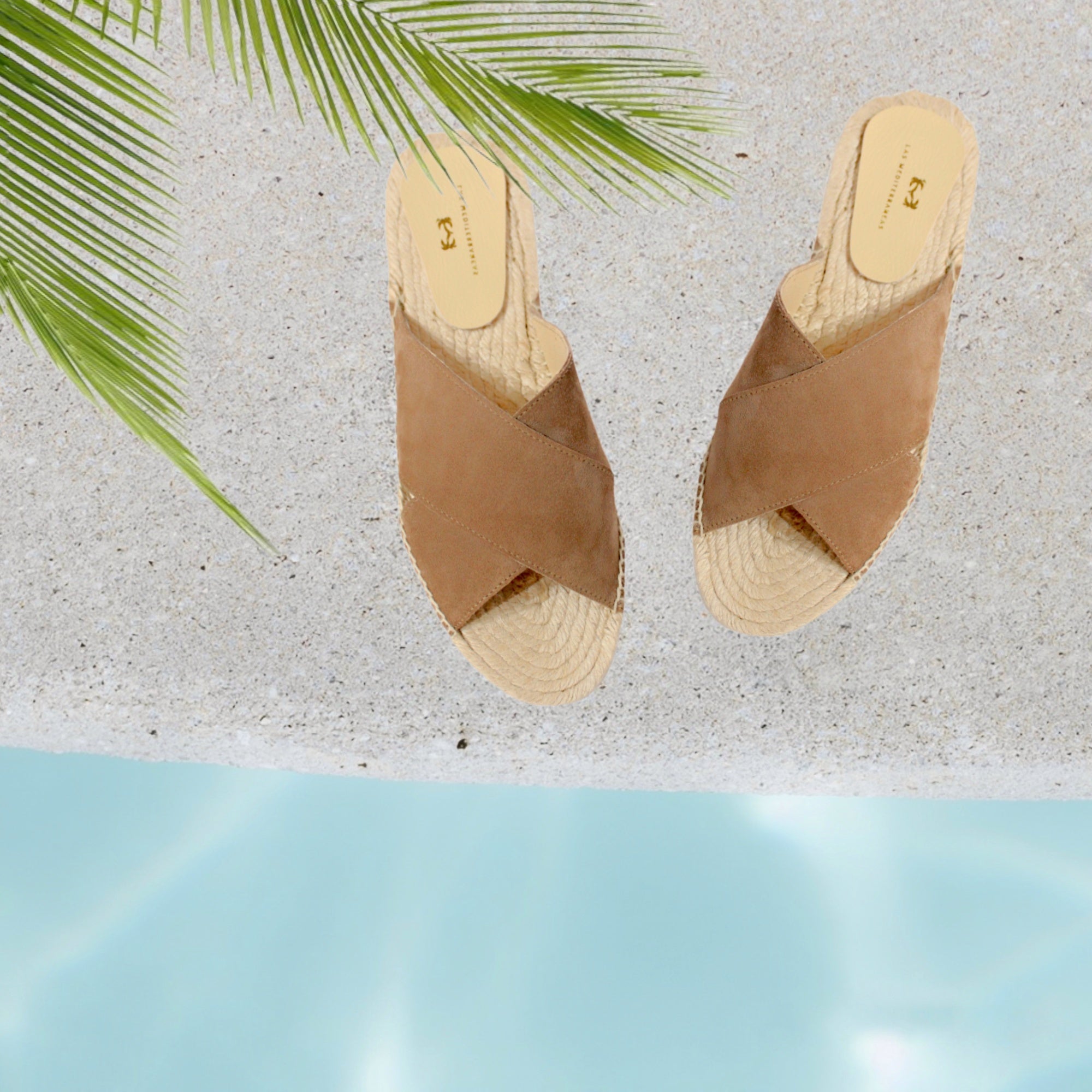 Sandalias cruzadas de serraje camel