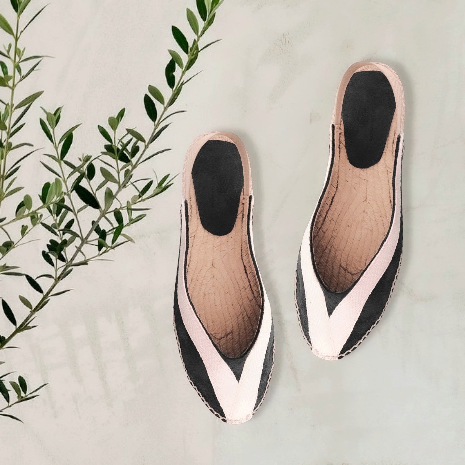 Low black suede wedge